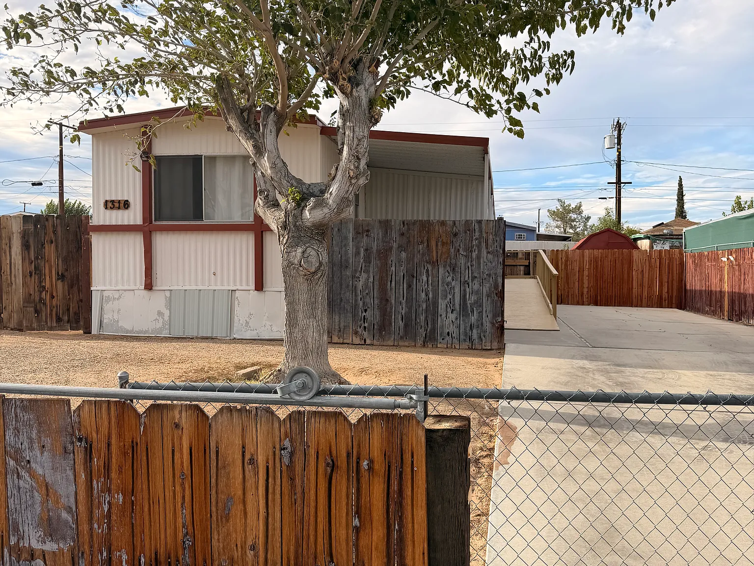 2 bed, 1.5 bath, 1096 sqft, $1,000 — Photo 1