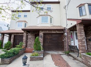 835 W Fingerboard Rd, Staten Island, NY 10305