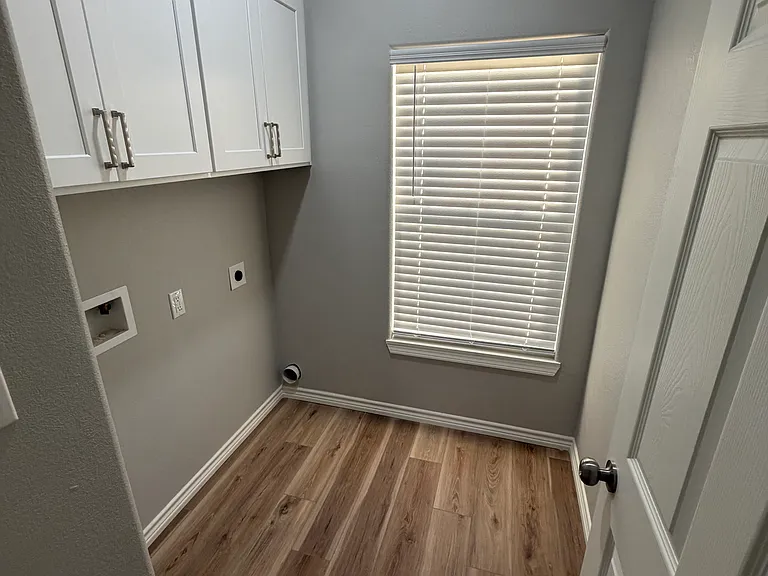 2308 Pickard Ave — Photo 4