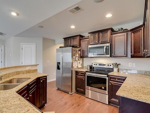 2nd image of 2040 Bonneville Cir