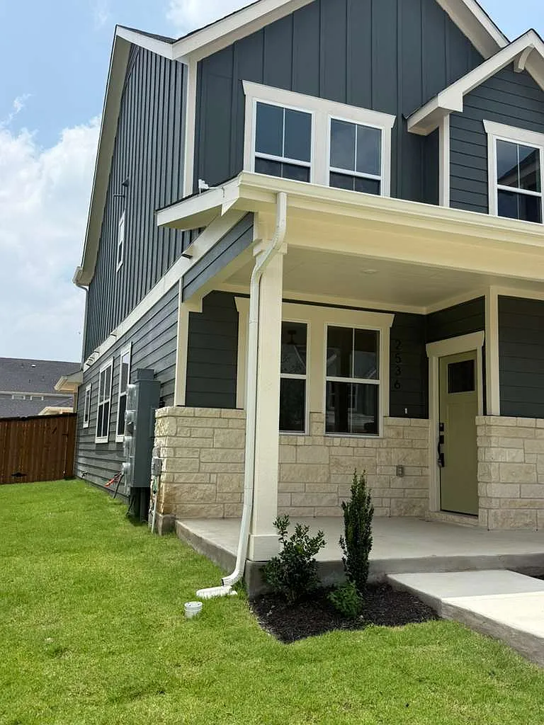 3 bed, 1757 sqft, $2,195 — Photo 3