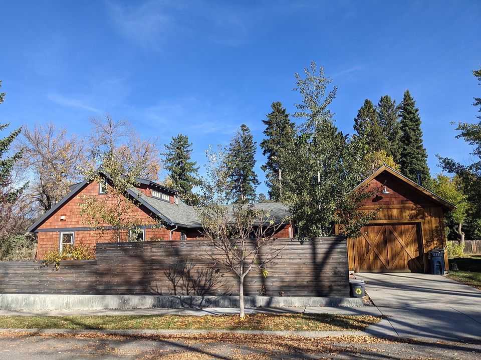 Fantastic downtown home near Cooper Park, just a few blocks to Main Street, to the Co-Op, Maven's Market, Irving Elementary School, MSU and the list goes on!