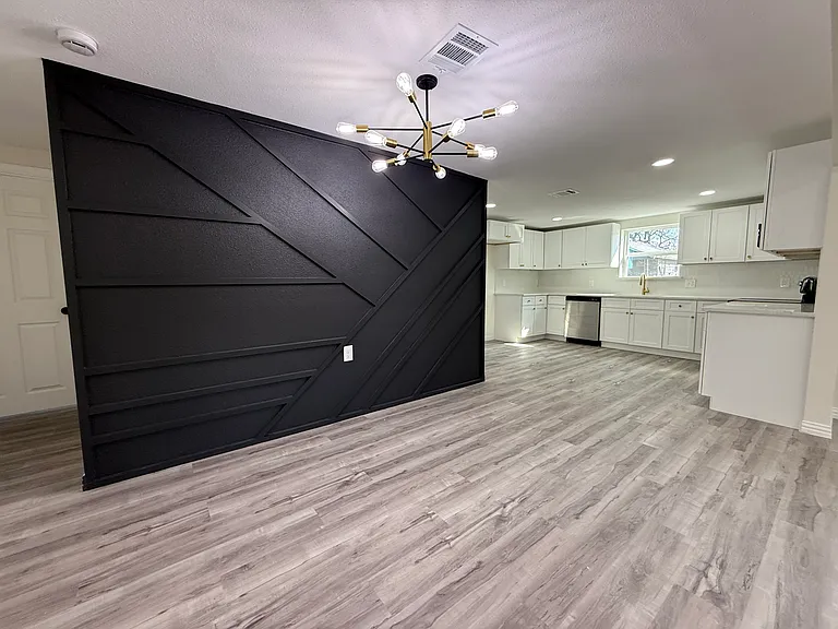504 N Denison St — Photo 2