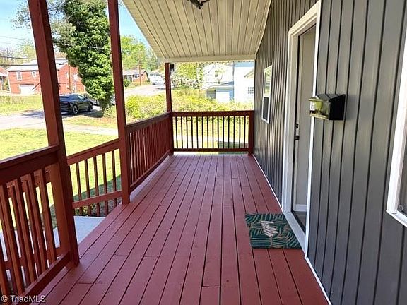 4th image of 1451 Addison Ave