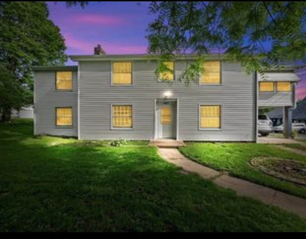 443 Boone St — Photo 1