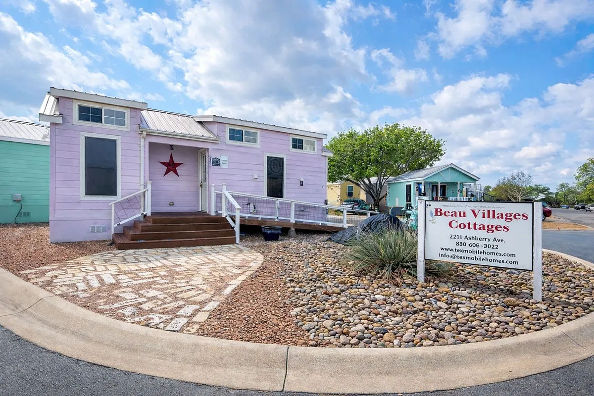 Building Photo - 2211 Ashberry Ave #21