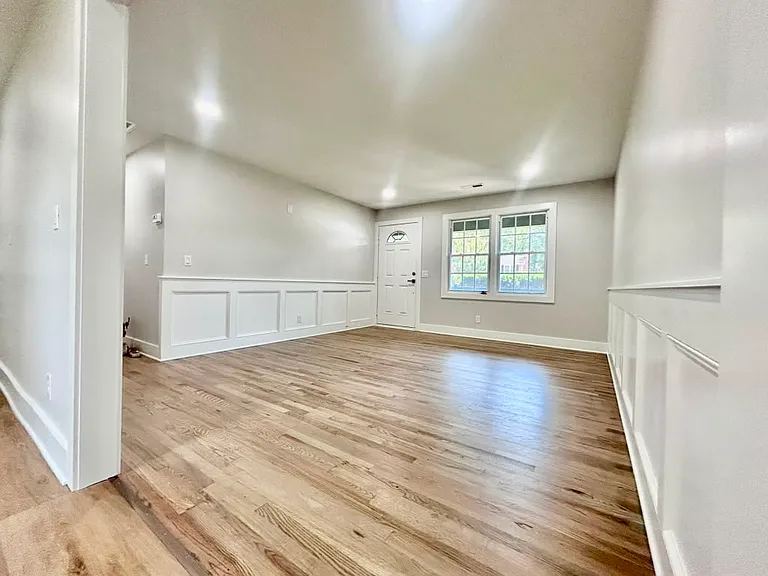 201 Hollywood Dr — Photo 8