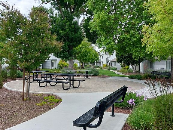 5th image of 15083 Yosemite Way