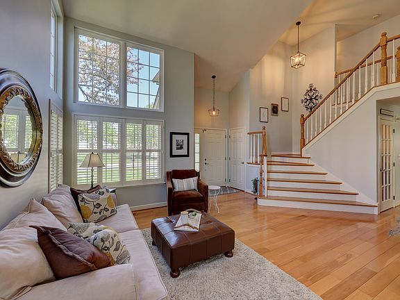 5th image of 411 Belmont Ln
