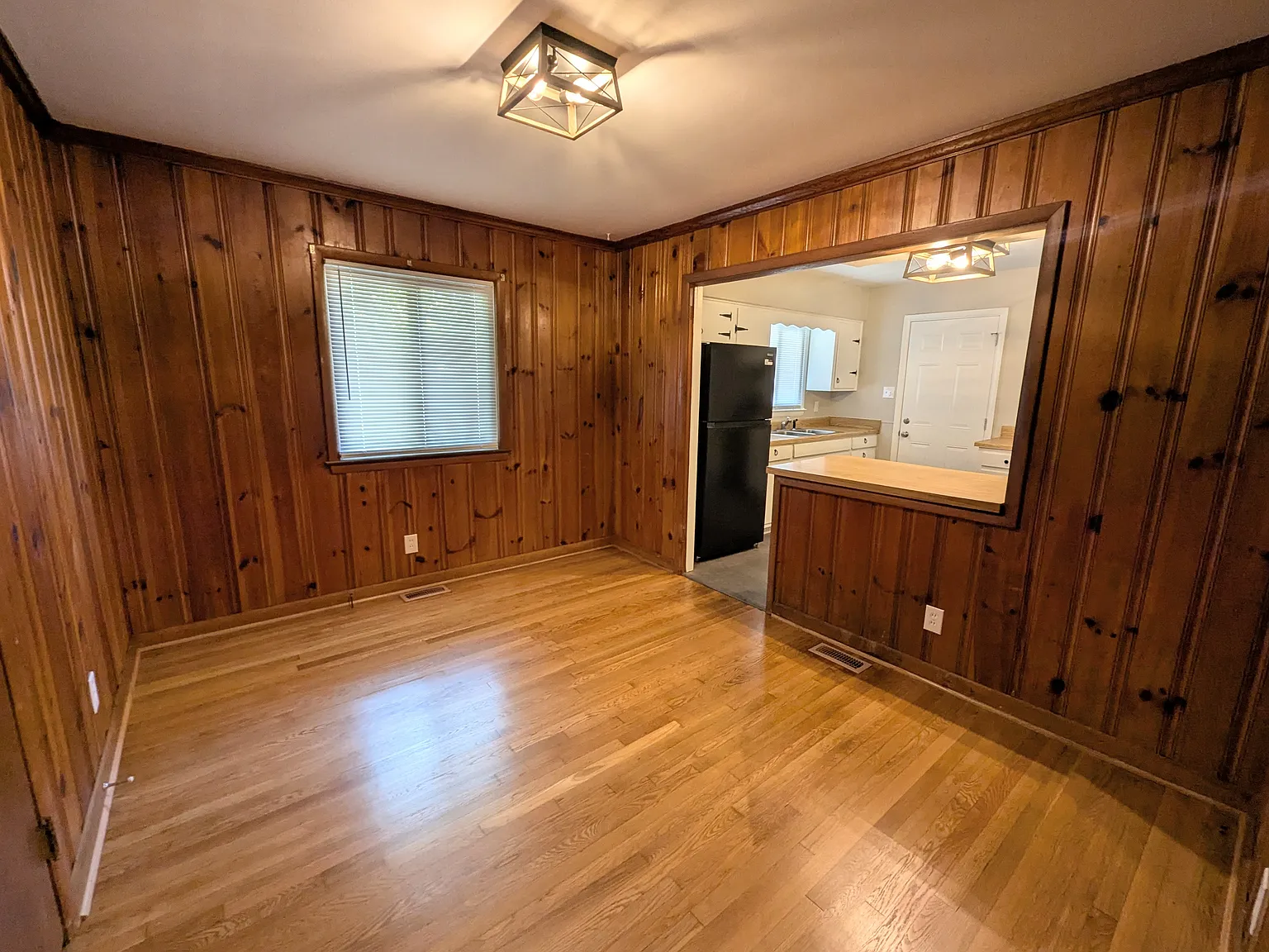 3 bed, 1.5 bath, 1144 sqft, $1,499 — Photo 4