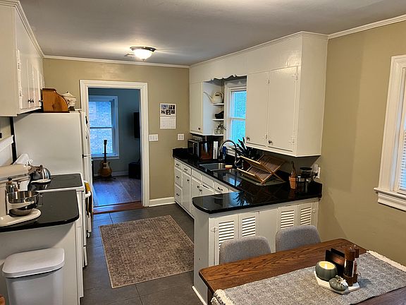 4th image of 311 Elaine Ave
