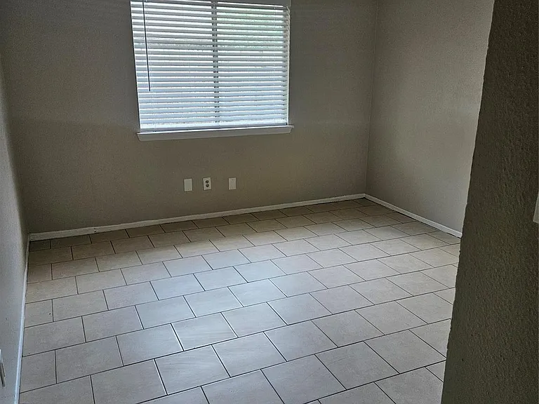 10111 Wild Hollow Ln — Photo 5