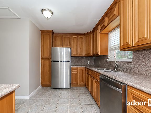4th image of 6330 Eastwood Ln