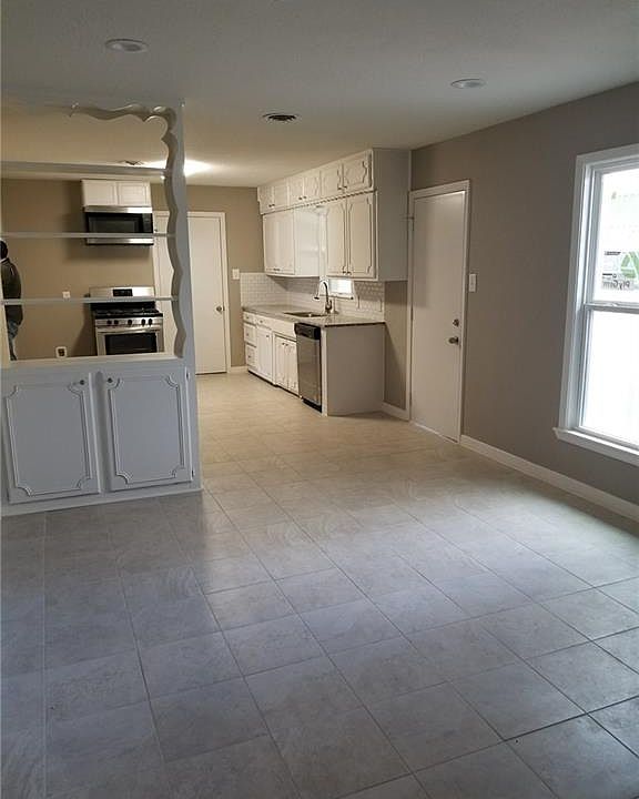 1st image of 209 Bedford Ct