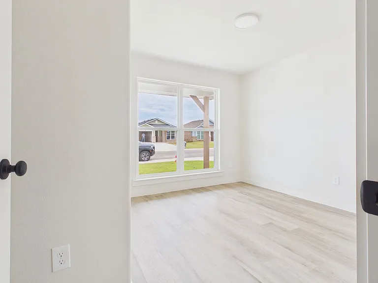 8911 Hockley St — Photo 13