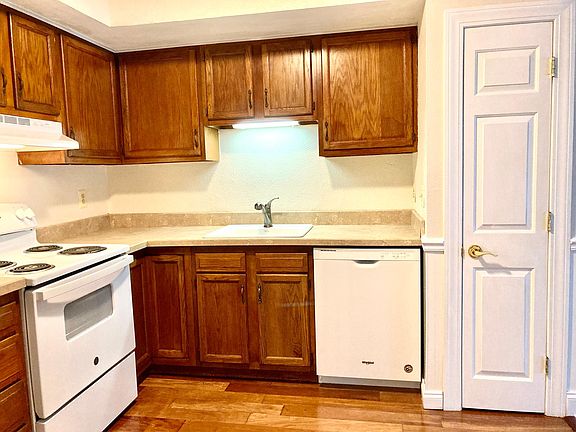 5th image of 35 Lexington Dr