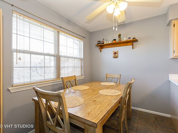3rd image of 1165 Orleans Dr #4