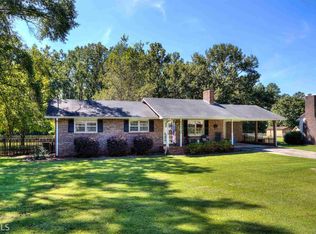 23 Town & Country Dr, Cartersville, GA 30120