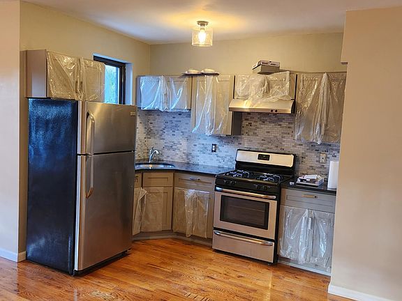 3rd image of 3552 Willett Ave Floor 2