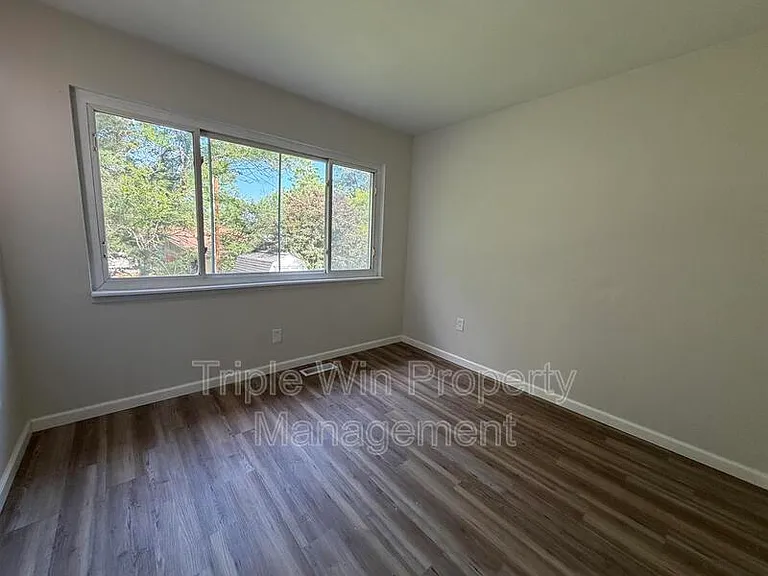 945 Paddock Dr — Photo 31