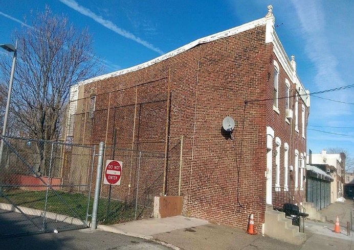 2nd image of 3052 Helen St