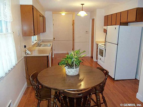 4th image of 52 Horseshoe Ln S