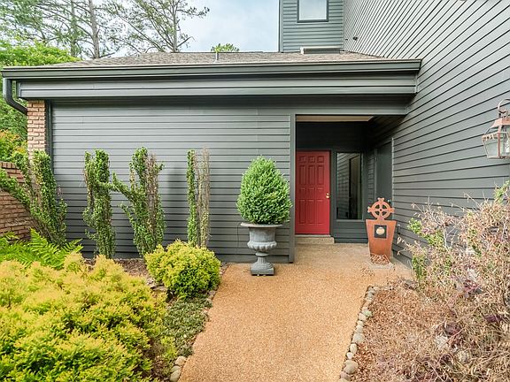 2nd image of 393 Twelve Oaks Cir