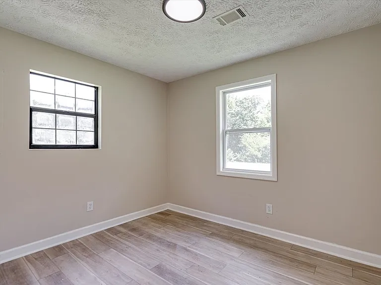 840 Emery Rd — Photo 14