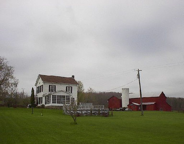 3rd image of 1253 OAK HILL Road