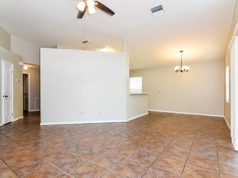 704 Sand Ridge Dr — Photo 5