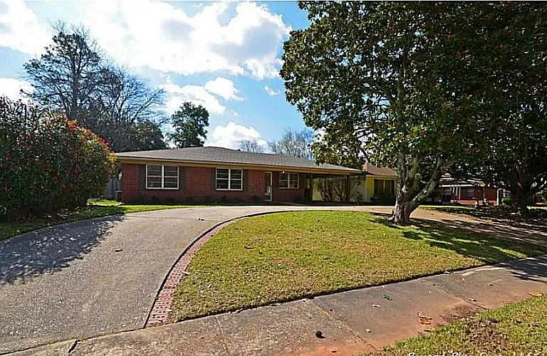 3881 Greenway Pl — Photo 2