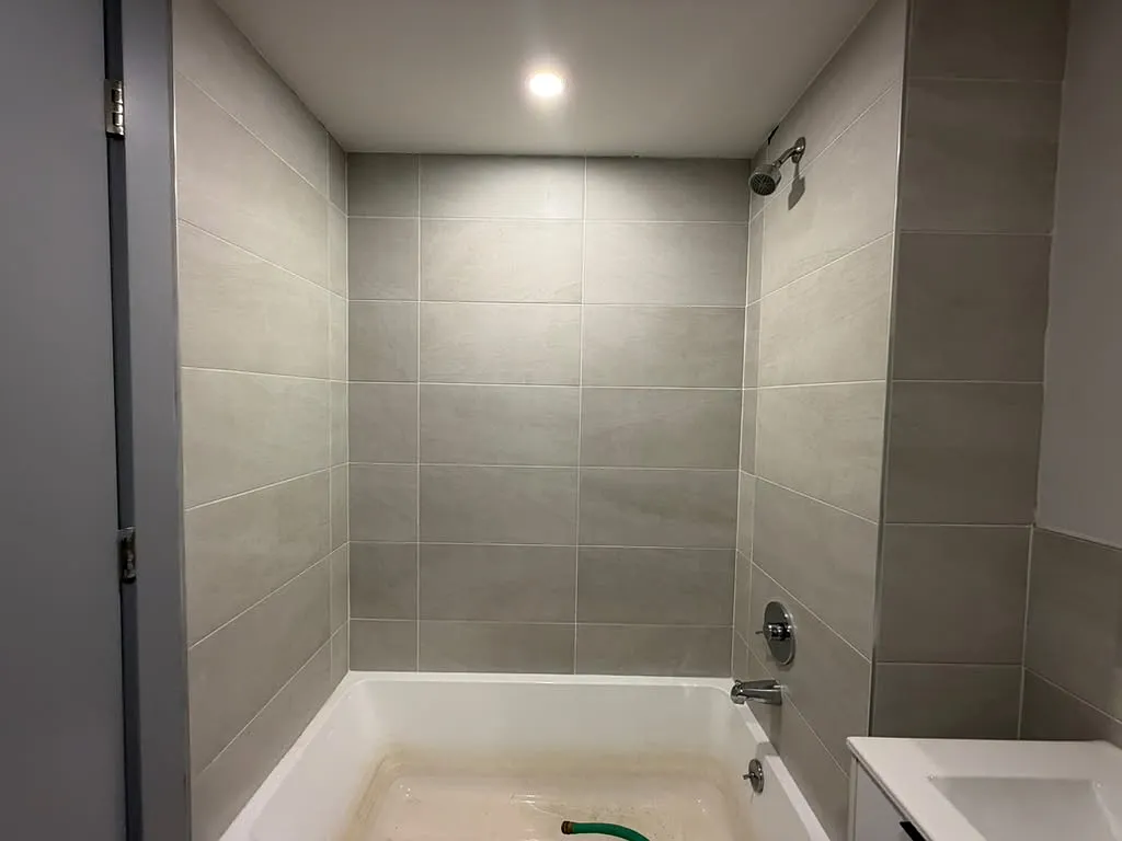 1143 Hoe Ave — Photo 2