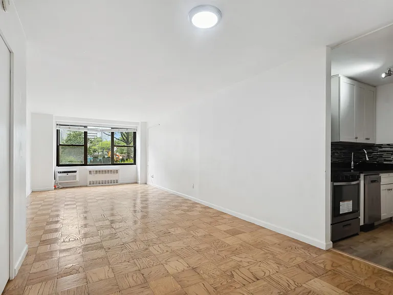 10 Huron Ave #1E — Photo 3