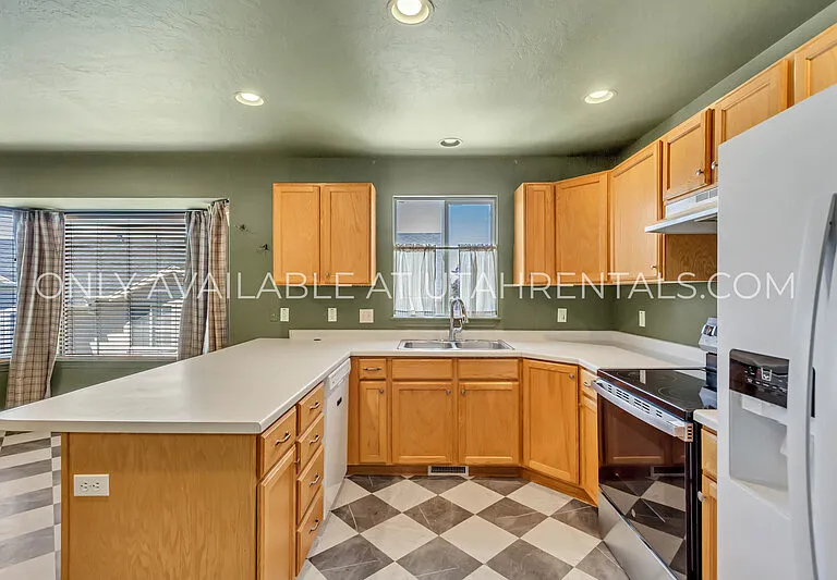 1328 S 1550 E — Photo 3