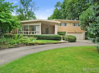 88 S Deere Park Dr, Highland Park, IL 60035