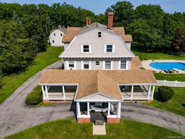 45 S Penataquit Avenue, Bay Shore, NY 11706