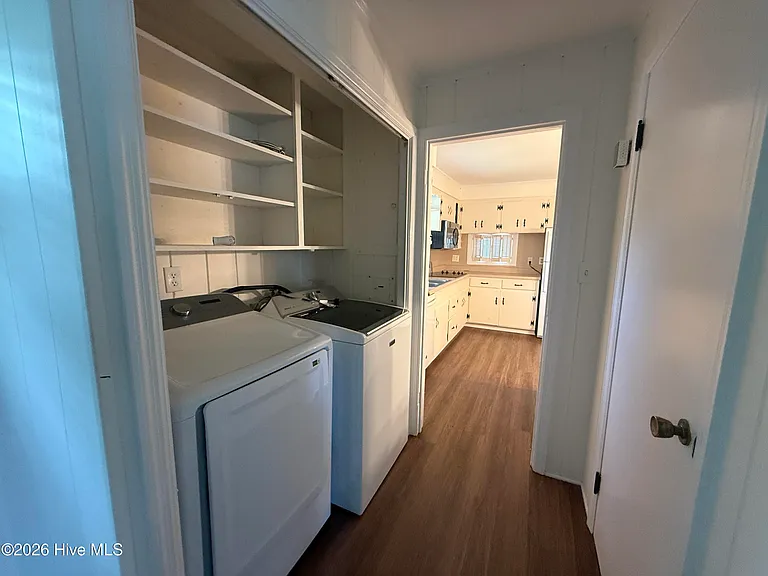 301 Graham St — Photo 11
