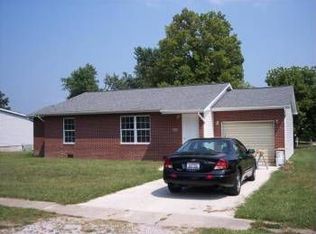 608 S Main St, New Douglas, IL 62074