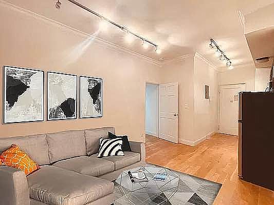 1st image of 400 W 45th St APT 4A