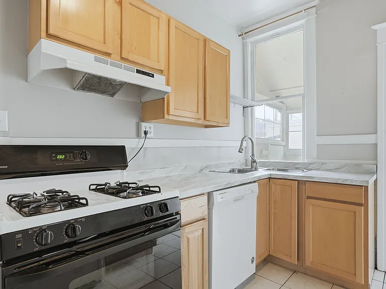 1121 E 6th Ave #1 — Photo 17