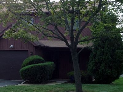 2 Marigold Ct, Edison, NJ, 08820