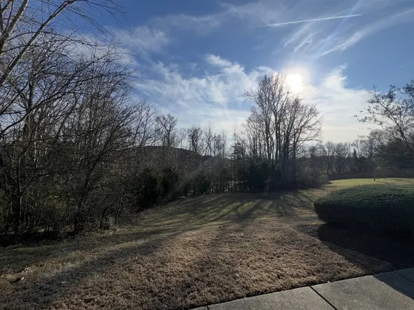 2704 Jasmine St, Lebanon, TN 37087