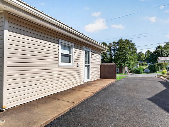4th image of 2133 Westfield St
