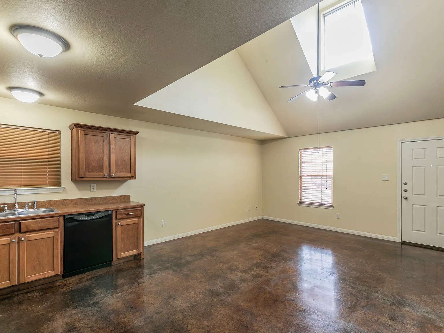 2 bed, 960 sqft, $1,200 — Photo 4