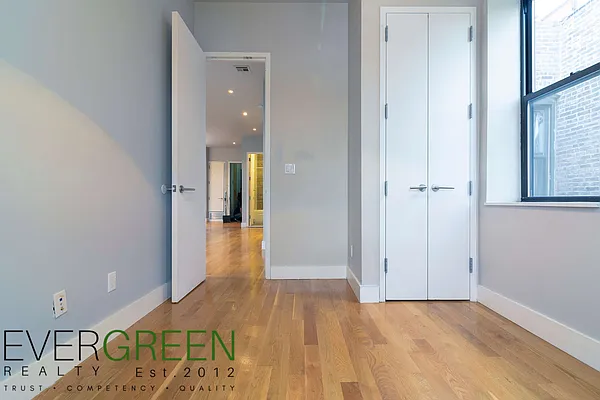 Rented by Evergreen Apartments BK | media 29