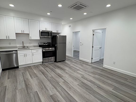 Kitchen - Frontroom area