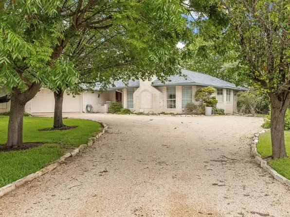 214 Northwood Hills Dr, Fredericksburg, TX 78624