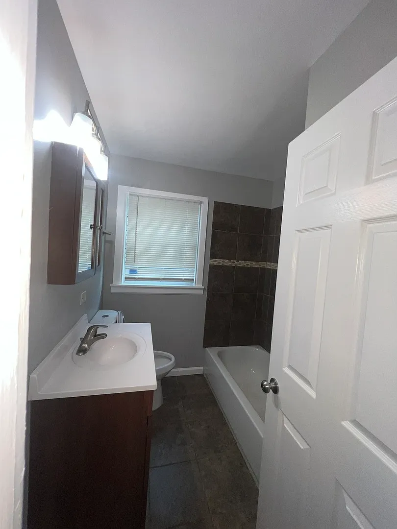 3 bed, 1.5 bath, $2,200 — Photo 4