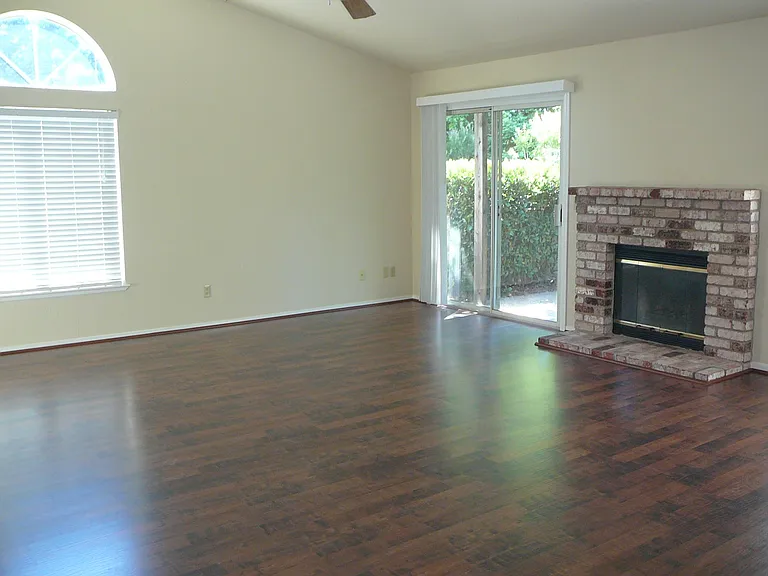 5758 Cobblestone Dr — Photo 3