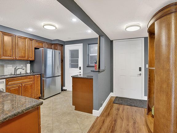 4th image of 3050 NE 16th Avenue #207